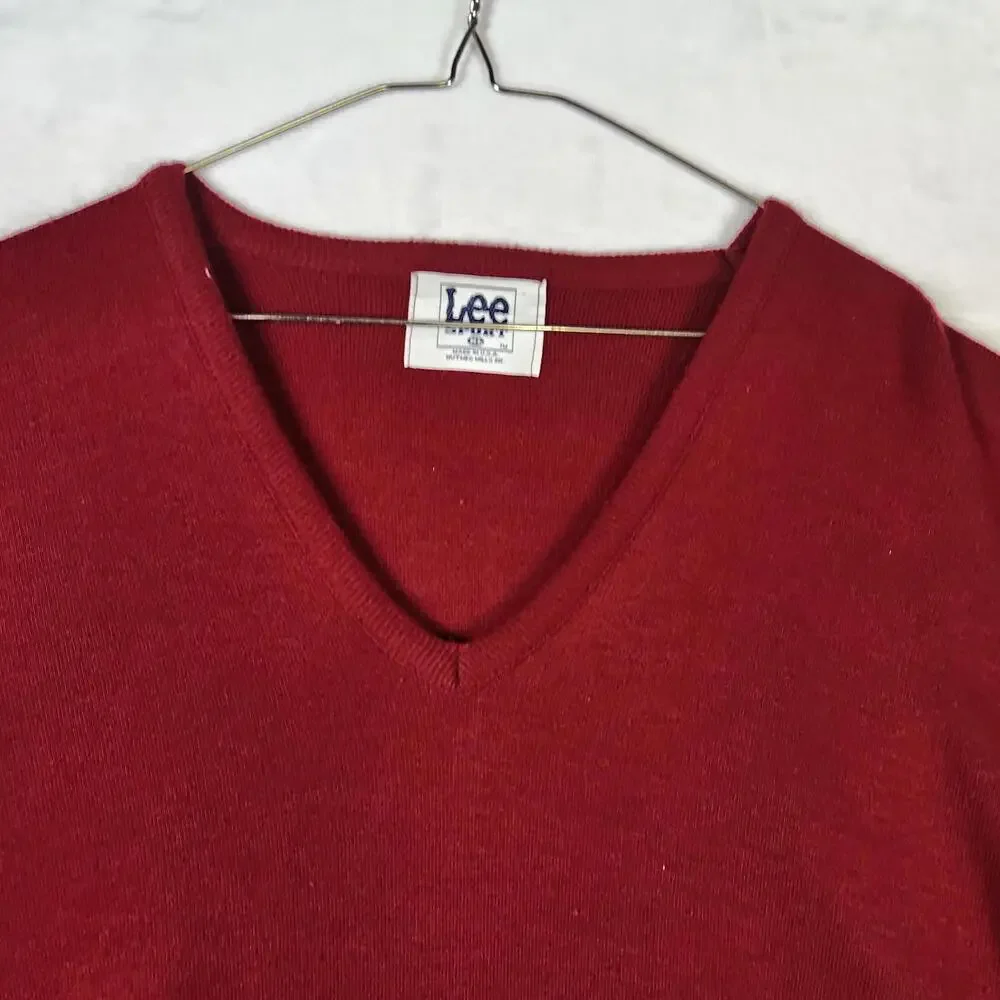 Lee‎ Sport Red V Neck Sweater Mens XL USA Made Lightweight Knit Pullover